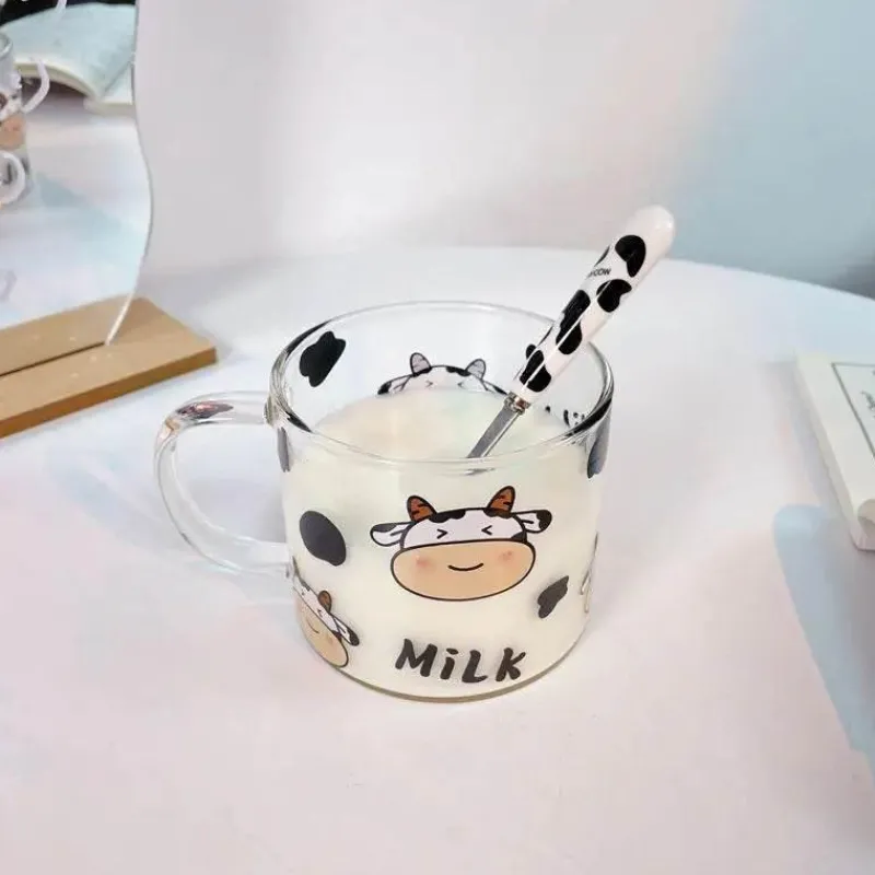 Plates u0026 More Küche & Esszimmer-Glasbecher mit Kuhmuster und Löffeldeckel – 135 oz Trinkgeschirr für Schlafsäle