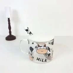 Plates u0026 More Küche & Esszimmer-Glasbecher mit Kuhmuster und Löffeldeckel – 135 oz Trinkgeschirr für Schlafsäle