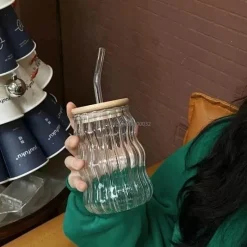 Plates u0026 More Küche & Esszimmer-Glasbecher mit Strohhalm – Vielseitiger Becher für Kaffee, Saft, Bier, Wein