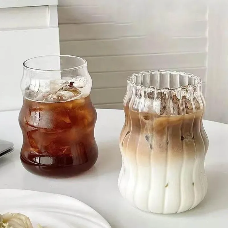 Plates u0026 More Küche & Esszimmer-Glasbecher mit Strohhalm – Vielseitiger Becher für Kaffee, Saft, Bier, Wein