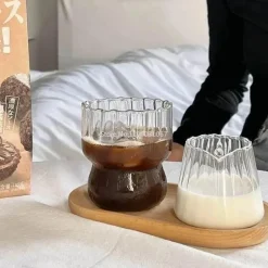 Plates u0026 More Küche & Esszimmer-Glasbecher-Set mit vertikalen Streifen – Tassen für Kaffee, Tee, Saft und Milch