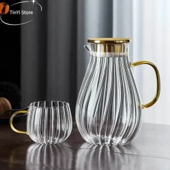 Plates u0026 More Küche & Esszimmer-Glaswasserflasche mit großem Fassungsvermögen – Krug mit vertikalen Streifen für heiße und kalte Getränke