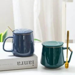 Tom Küche & Esszimmer-Goldenes Keramikbecher-Set mit Deckel und Löffel – 400 ml für Kaffee, Wasser und Milch