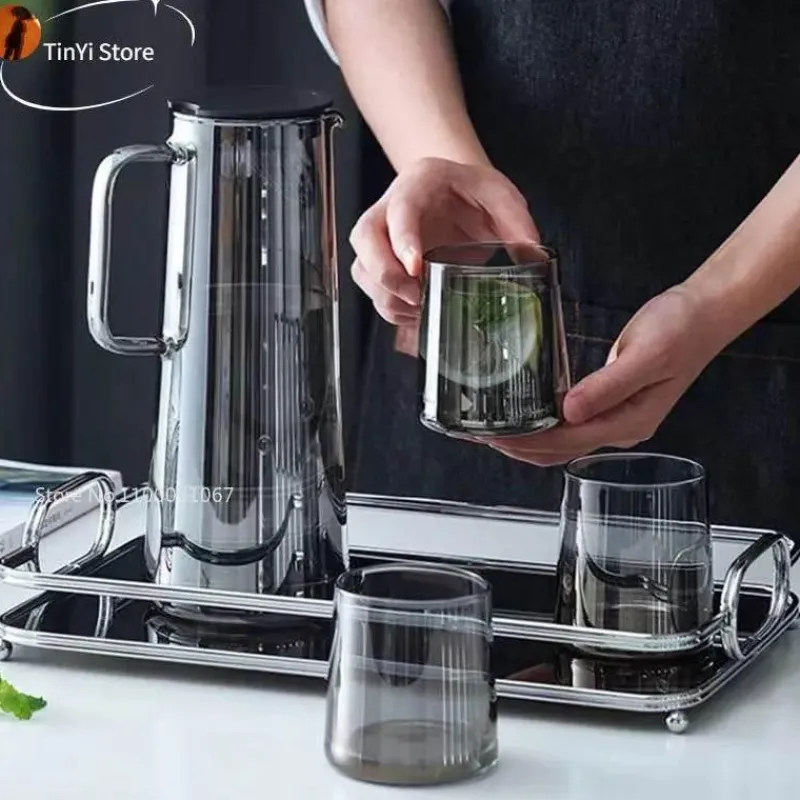 Plates u0026 More Küche & Esszimmer-Grauer Glaskrug - Saft- und Teekrug mit großem Fassungsvermögen