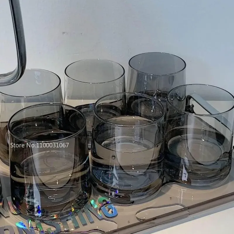 Plates u0026 More Küche & Esszimmer-Grauer Glaskrug - Saft- und Teekrug mit großem Fassungsvermögen