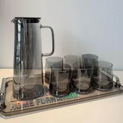 Plates u0026 More Küche & Esszimmer-Grauer Glaskrug - Saft- und Teekrug mit großem Fassungsvermögen