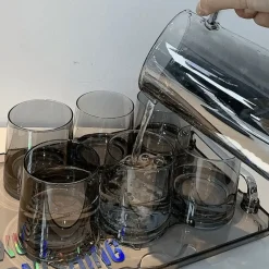 Plates u0026 More Küche & Esszimmer-Grauer Glaskrug - Wasser- und Saftkrug mit großem Fassungsvermögen