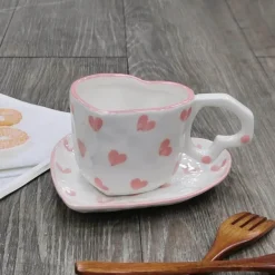 Plates u0026 More Küche & Esszimmer-Handbemalte Tasse mit Herzgriff, Liebestasse, rosa Keramiktasse