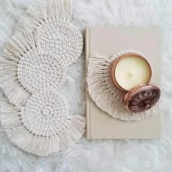 The Gilded Nest Wohndeko-Handgefertigter nordischer Makramee-Untersetzer - Tassentuch-Dekor