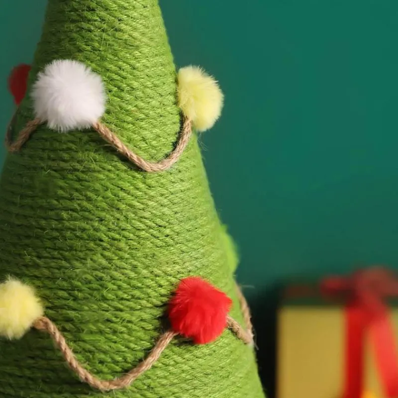 TailTrend Haustierspielzeug-Handgefertigter Weihnachtsbaum-Katzenkratzbaum – Einzigartige Katzenmöbel für weihnachtliche Freude
