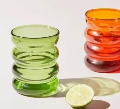 Plates u0026 More Küche & Esszimmer-Hitzebeständiger Becher aus geriffeltem Glas – 250 ml Tasse für Tee, Kaffee und Saft