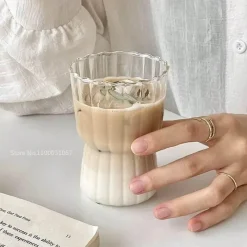 Plates u0026 More Küche & Esszimmer-Hitzebeständiger Glasbecher mit Streifenmuster – Stilvolles Trinkgeschirr für Zuhause