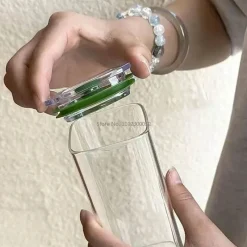 Plates u0026 More Küche & Esszimmer-Hitzebeständiger Glasbecher – Deckel mit Strohhalm für Kaffee, Tee, Saft