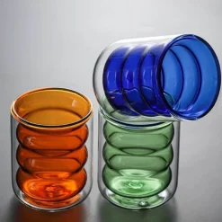 Tom Küche & Esszimmer-Isolierter doppelwandiger Glasbecher mit Wellendesign – transparenter, hitzebeständiger Becher