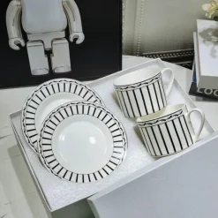 Elegance at the Table Küche & Esszimmer-Kaffee- und Teetassen-Set aus Knochenporzellan mit Untertasse, Teegeschirr, Dessertteller