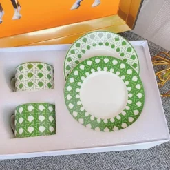 Elegance at the Table Küche & Esszimmer-Kaffee- und Teetassen-Set aus Knochenporzellan mit Untertasse, Teegeschirr, Dessertteller