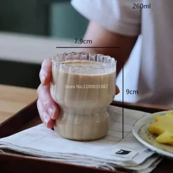 Plates u0026 More Küche & Esszimmer-Kaffeetasse aus Glas mit vertikalen Streifen – stilvolles Trinkgeschirr für Milch, Tee, Saft