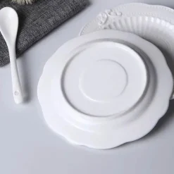 Plates u0026 More Küche & Esszimmer-Kaffeetasse und Untertasse aus Keramik – Europäisches Reliefdesign mit Löffel