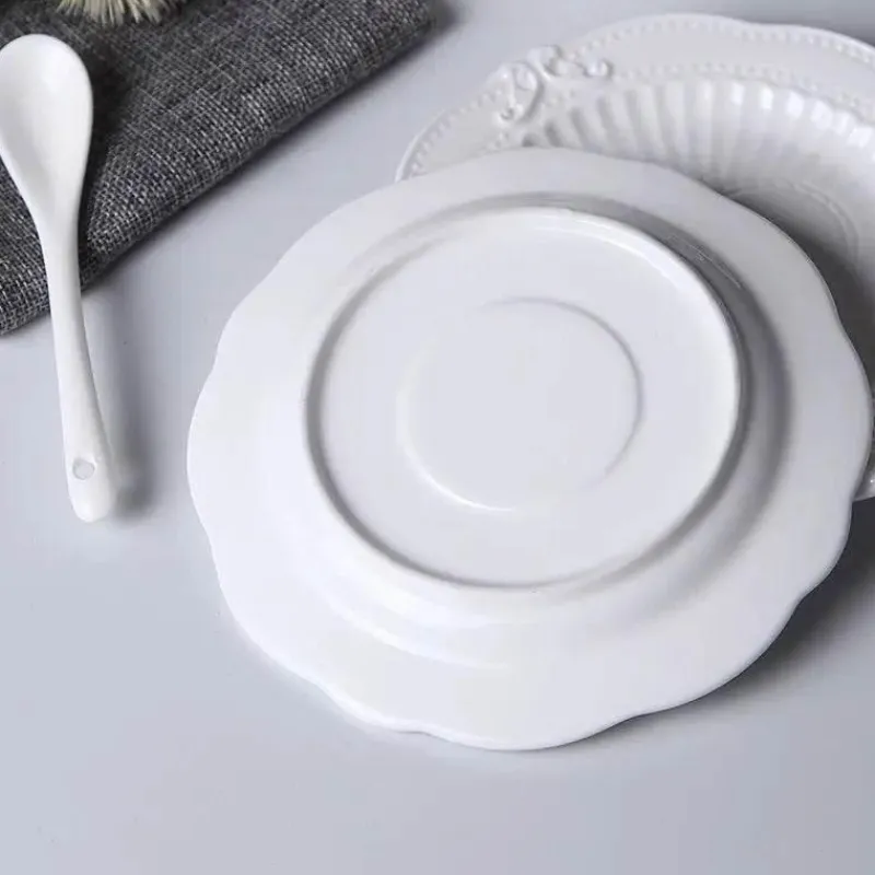 Plates u0026 More Küche & Esszimmer-Kaffeetasse und Untertasse aus Keramik – Europäisches Reliefdesign mit Löffel