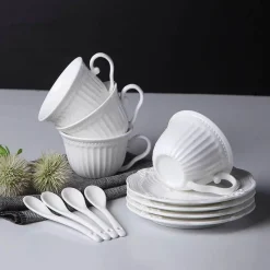 Plates u0026 More Küche & Esszimmer-Kaffeetasse und Untertasse aus Keramik – Europäisches Reliefdesign mit Löffel