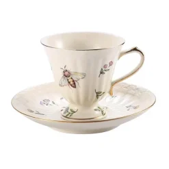 Elegance at the Table Küche & Esszimmer-Kaffeetassen- und Tellerset aus Keramik mit Tablett mit Reliefrose