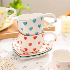 Plates u0026 More Küche & Esszimmer-Kaffeetassen-Set mit Herzhenkel – handbemalte rosa Herzen, 250 ml