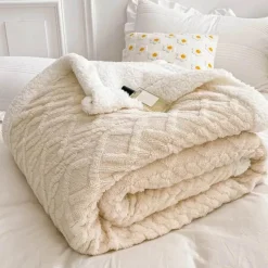 Cozy Haven Bettzeug-Karierte Überwurfdecke – Gemütlicher Wohndekor-Akzent