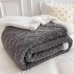 Cozy Haven Bettzeug-Karierte Überwurfdecke – Gemütlicher Wohndekor-Akzent