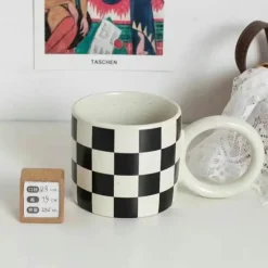 Plates u0026 More Küche & Esszimmer-Keramikbecher mit schwarzem Henkel – White Splash Design