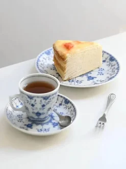 Elegance at the Table Küche & Esszimmer-Keramik-Essset – Elegante blau-weiße Geschirrkollektion