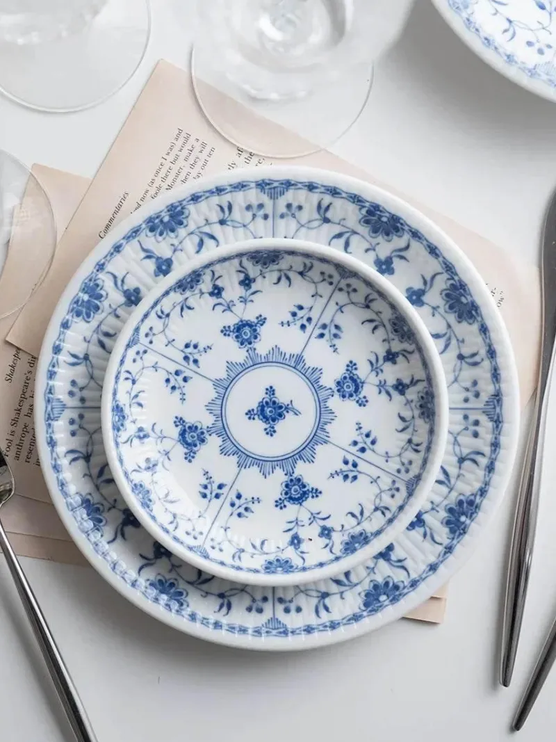 Elegance at the Table Küche & Esszimmer-Keramik-Essset – Elegante blau-weiße Geschirrkollektion