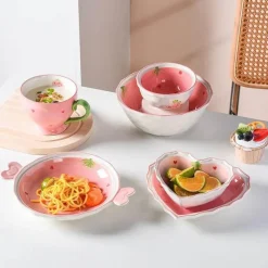 Elegance at the Table Küche & Esszimmer-Keramikgeschirr-Set – handbemalter rosa Erdbeer-Liebesschüssel-Teller