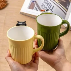 Brew Bliss Küche & Esszimmer-Keramiktasse mit Katzenmotiv – süße Kaffeetasse mit Klettertier