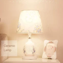 Bright Accents Beleuchtung-Keramik-Tischlampe – Elegantes blau-weißes Porzellandekor
