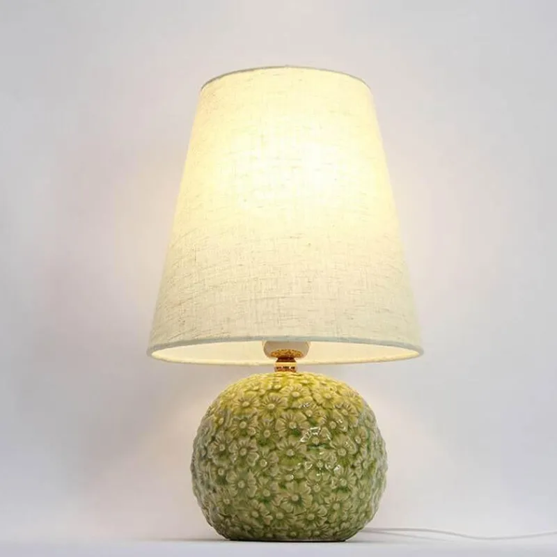 Illuminate Home Beleuchtung-Keramik-Tischlampe – geschnitztes Blumendesign