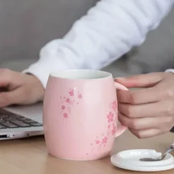Elegance at the Table Küche & Esszimmer-Kirschblüten-Tassen-Set – Keramik-Kaffeetasse mit Deckellöffel