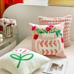 The Cushion Corner Bettzeug-Kissenbezüge mit Blumenstickerei - Weiche rosa Blumen-Überwürfe