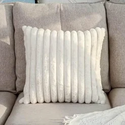 Pillow Haven Bettzeug-Kissenbezug aus Kunstfell – moderner strukturierter Akzent für die Inneneinrichtung