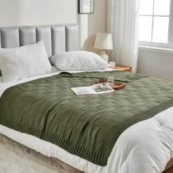 The Finishing Touch Wohndeko-Kuschelige karierte Strickdecke - Ellis Design Throw