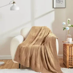 The Finishing Touch Wohndeko-Kuschelige karierte Strickdecke - Ellis Design Throw