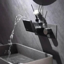 The Blissful Bath Badezimmer-LED Digital Faucet - Smart Black Brass Design