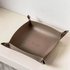 The Finishing Touch Wohndeko-Ledertablett - Stilvoller Home Organizer