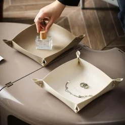 The Finishing Touch Wohndeko-Ledertablett - Stilvoller Home Organizer
