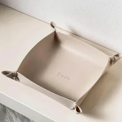 The Finishing Touch Wohndeko-Ledertablett - Stilvoller Home Organizer