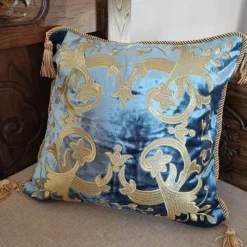 Medicci Home Bettzeug-Luxuriöser Kissenbezug aus Samt mit Petunienmotiv – elegantes Sofadekor