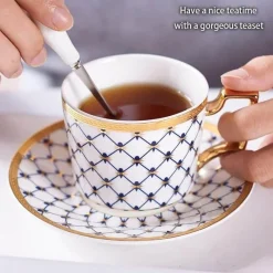 The Cozy Mug Küche & Esszimmer-Luxuriöses Tee- und Kaffeeset aus Bone China – Elegante Kanne und Tassen aus goldfarbenem Porzellan