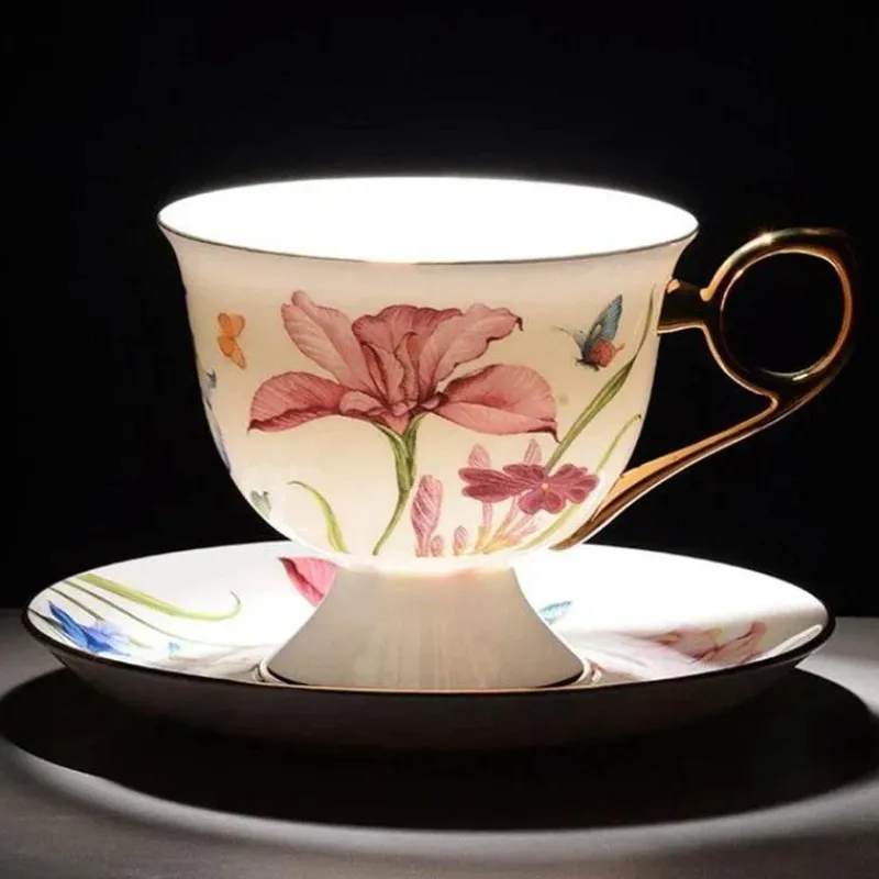 Plates u0026 More Küche & Esszimmer-Luxuriöses Teeservice aus Porzellan mit Löffel „Lily“ – elegante Tasse und Untertasse