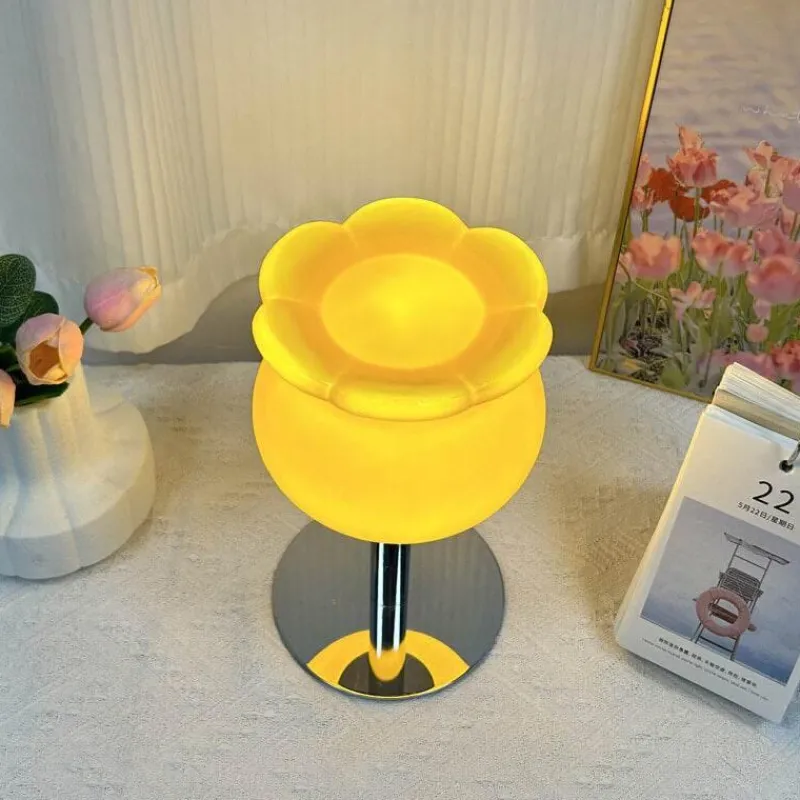 Illuminate Home Beleuchtung-Maiglöckchen-Tischlampe – Elegante florale Beleuchtungsvorrichtung für Ihr Zuhause