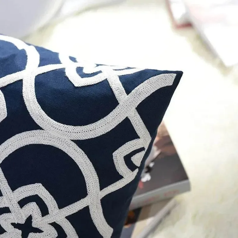 Pillow Haven Bettzeug-Marineblauer weißer Vierpass-Kissenbezug – 45 x 45 cm, bestickter Kissenbezug