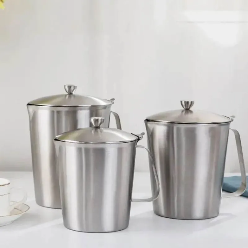 Tom Küche & Esszimmer-Milchaufschäumkrug aus Edelstahl mit Deckel - Messbecher